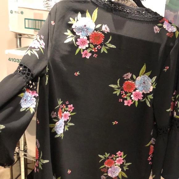 Beautiful floral kimono. - Picture 10 of 14